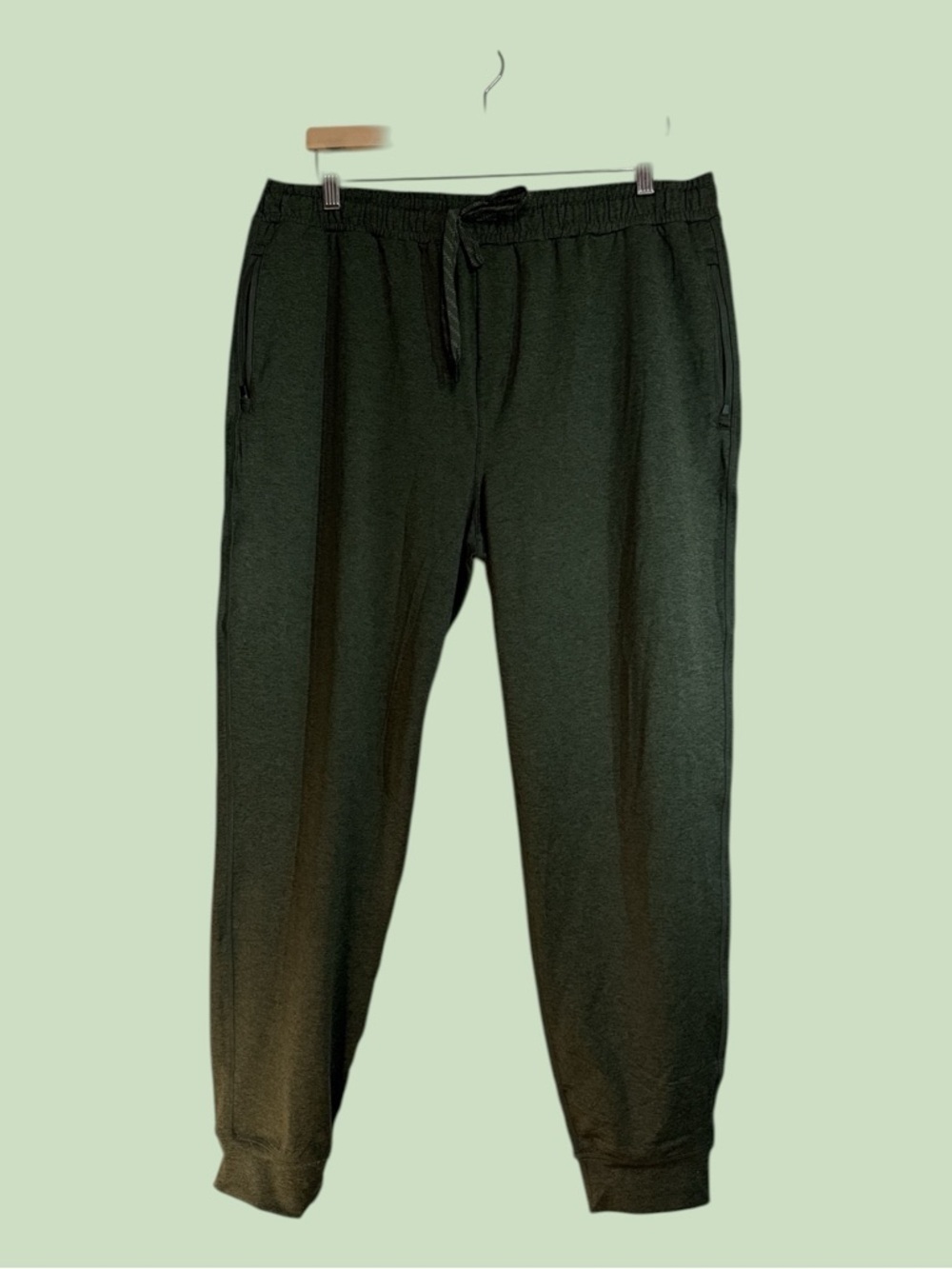 Kirkland Signature Men’s Active Jogger Sweatpants Moisture Wicking Green, NWOT